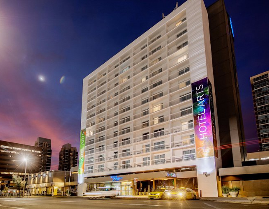 Hotel Arts Calgary pool and art details